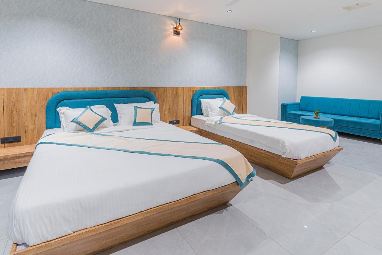 Hotel The Grand Heaven Gandhinagar Esterno foto