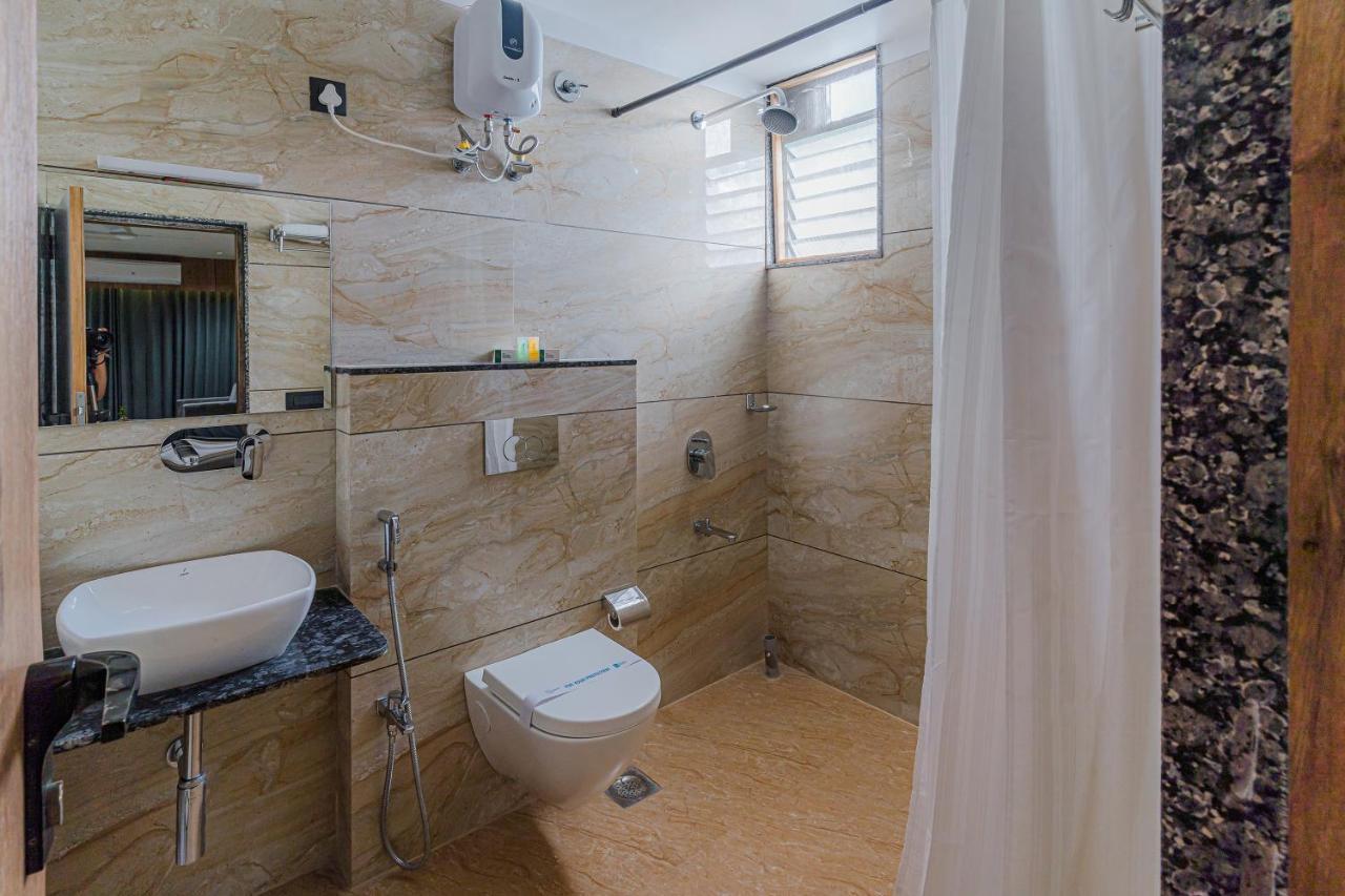 Hotel The Grand Heaven Gandhinagar Esterno foto