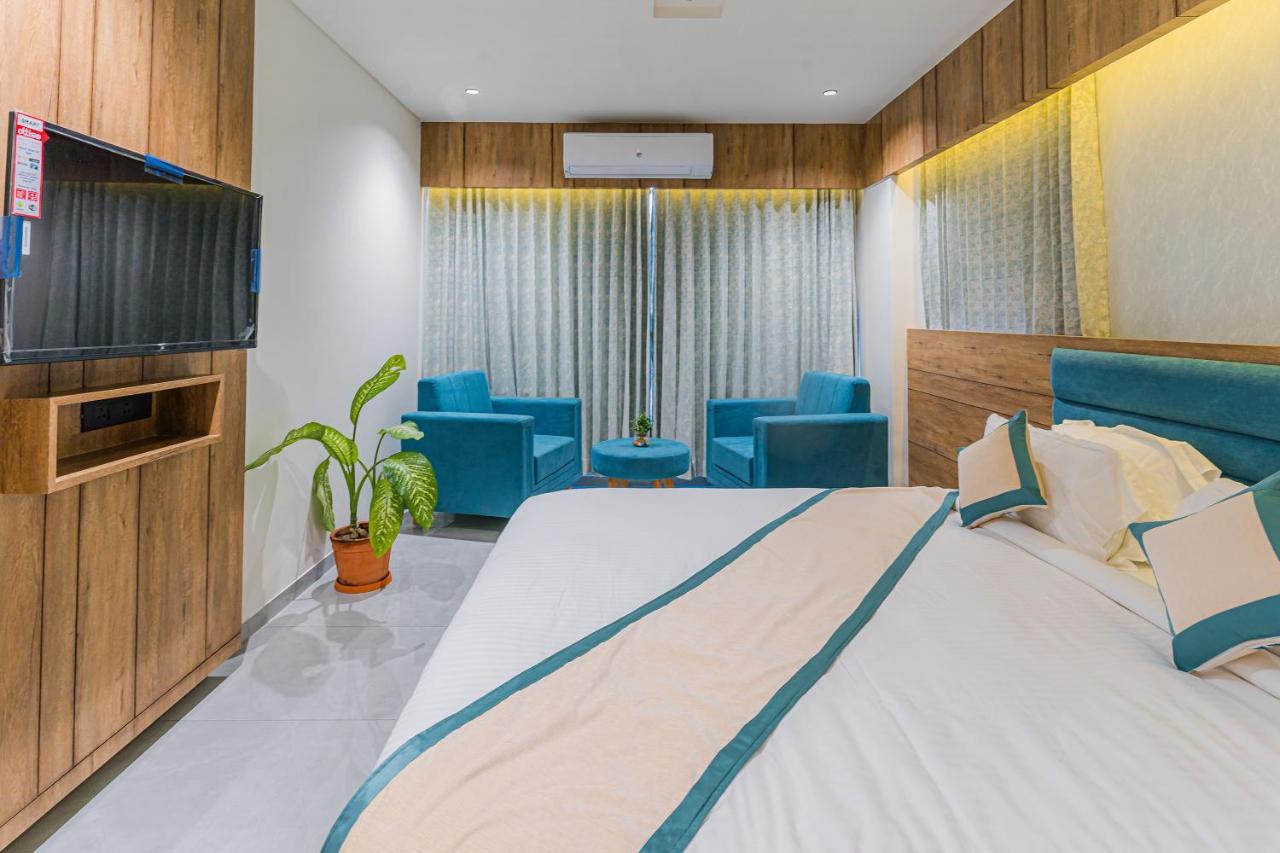 Hotel The Grand Heaven Gandhinagar Esterno foto