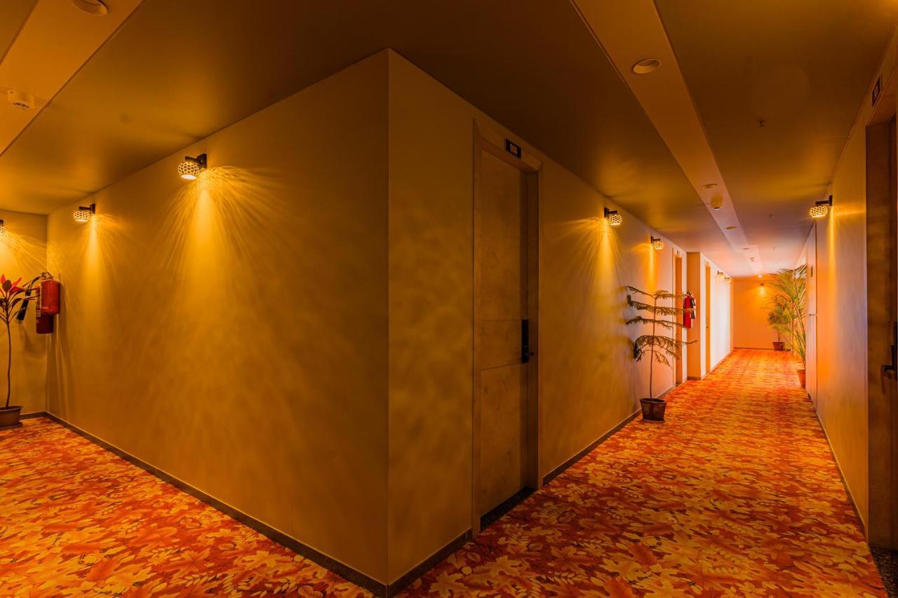 Hotel The Grand Heaven Gandhinagar Esterno foto