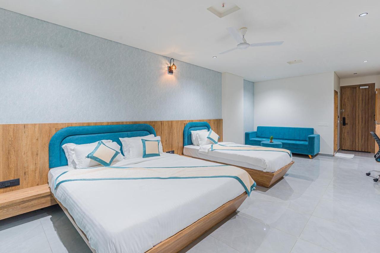 Hotel The Grand Heaven Gandhinagar Esterno foto